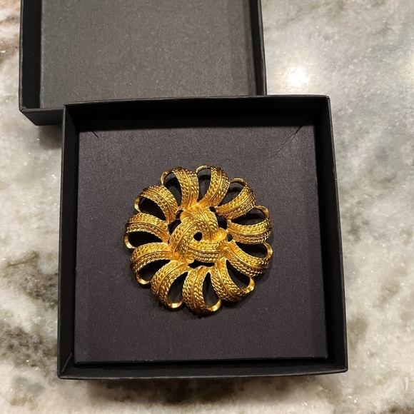 Vintage Monet Brooch - Picture 2 of 5